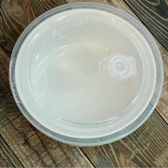 NEW Hello Kitty Tupperware Set - Picture 2 of 3